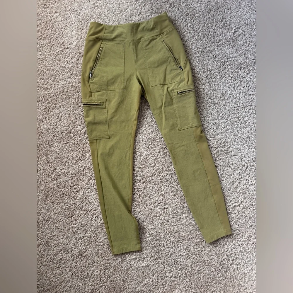Athleta Headlands Hybrid Highrise Cargo Legging in Olive Green - Picture 1 of 5